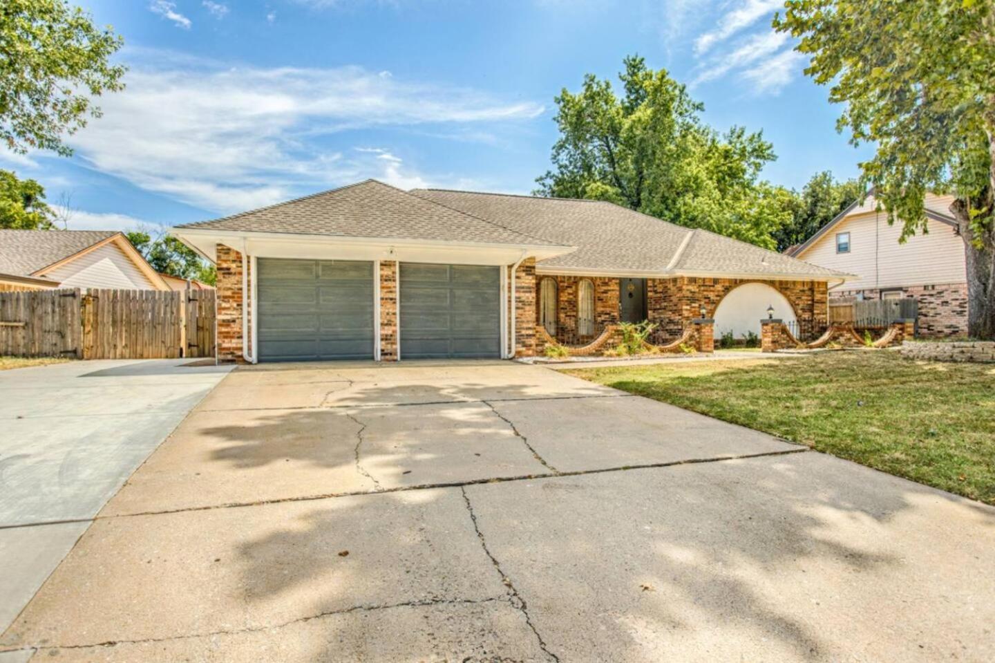 New Hummingbird Haven - Nw Okc, Billiards, Firepit Villa Oklahoma City Kültér fotó