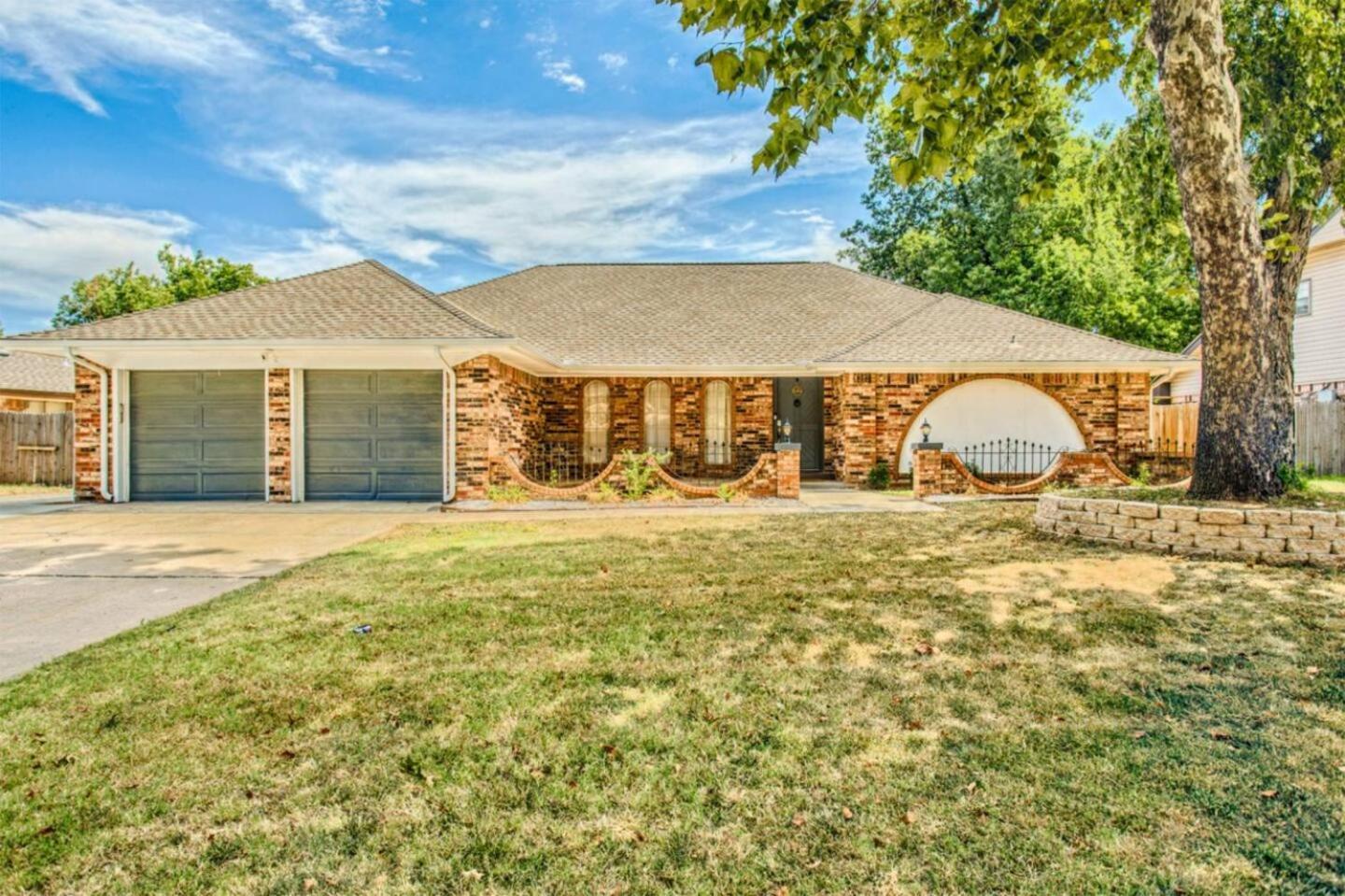 New Hummingbird Haven - Nw Okc, Billiards, Firepit Villa Oklahoma City Kültér fotó